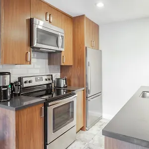 Next 2lifts W/free Parking Apartment Whistler