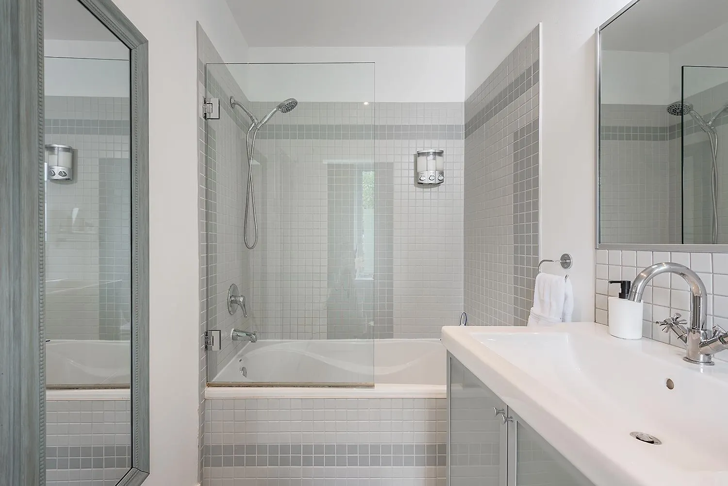 Loft The White Pearl Plateau-Mont-Royal 3 Beds Apartment Montreal